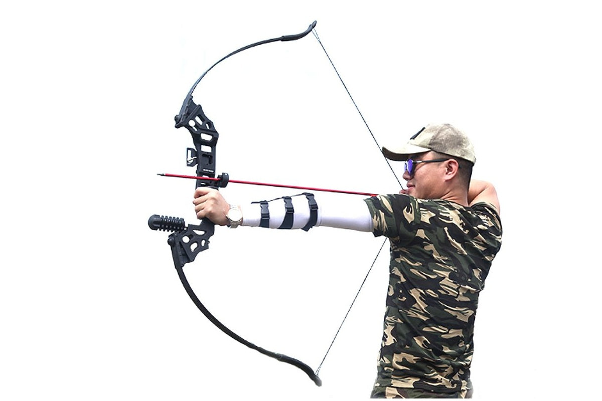 Archery set packaged for outdoor use