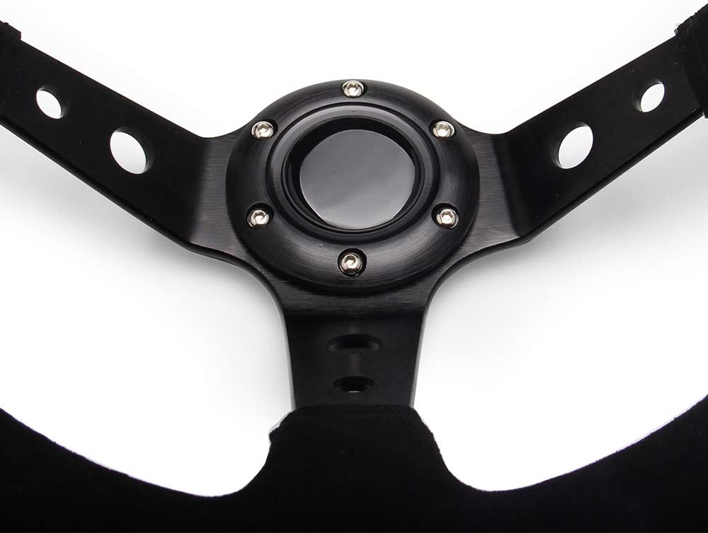 Steering wheel compatible with hub adapter