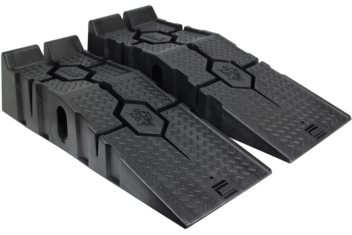 Car ramps showing 17 degree incline angle