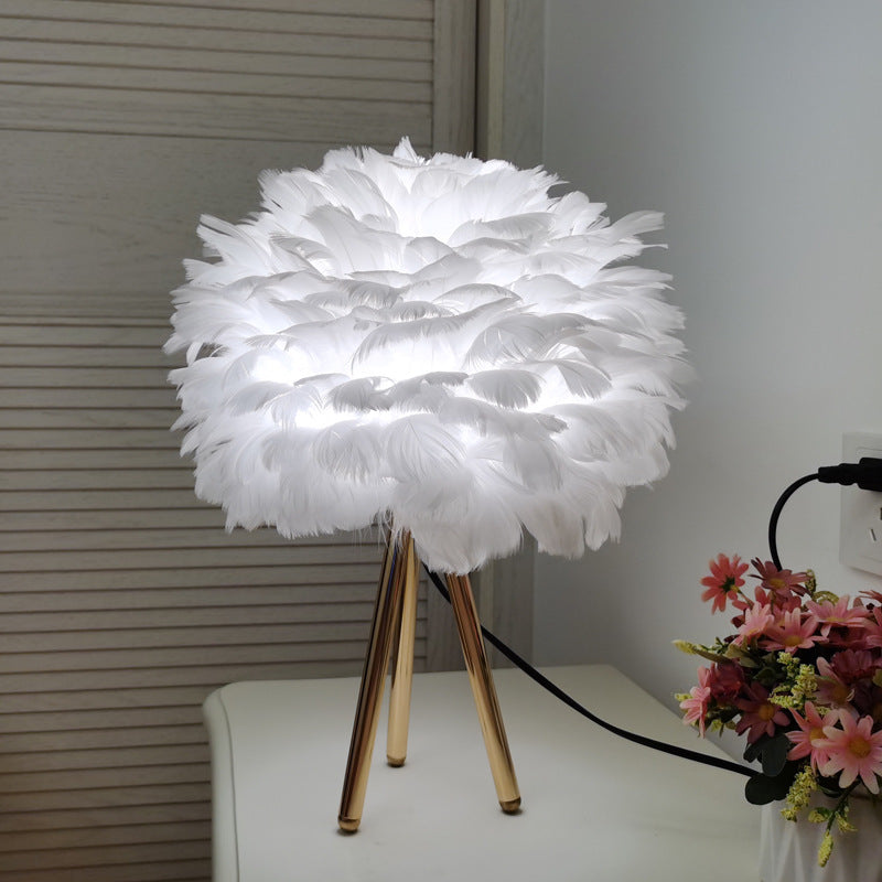 Elegant Feather Table Lamp – Perfect for Bedroom, Living Room, or Special Occasions