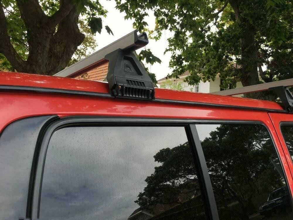 Roof racks cross bar with black anodized finish