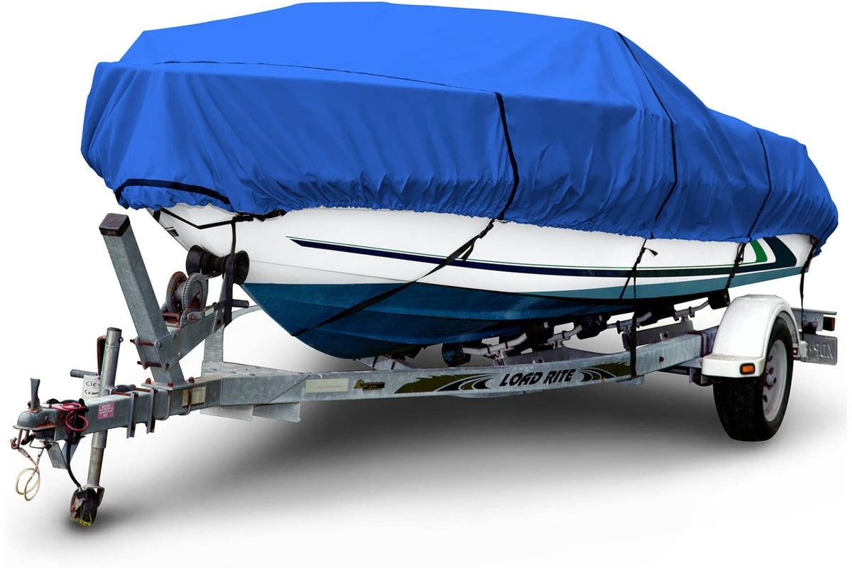 Boat cover fitted on V-hull speedboat