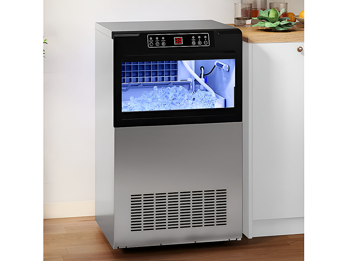 Ice cube maker with ice scoop accessory