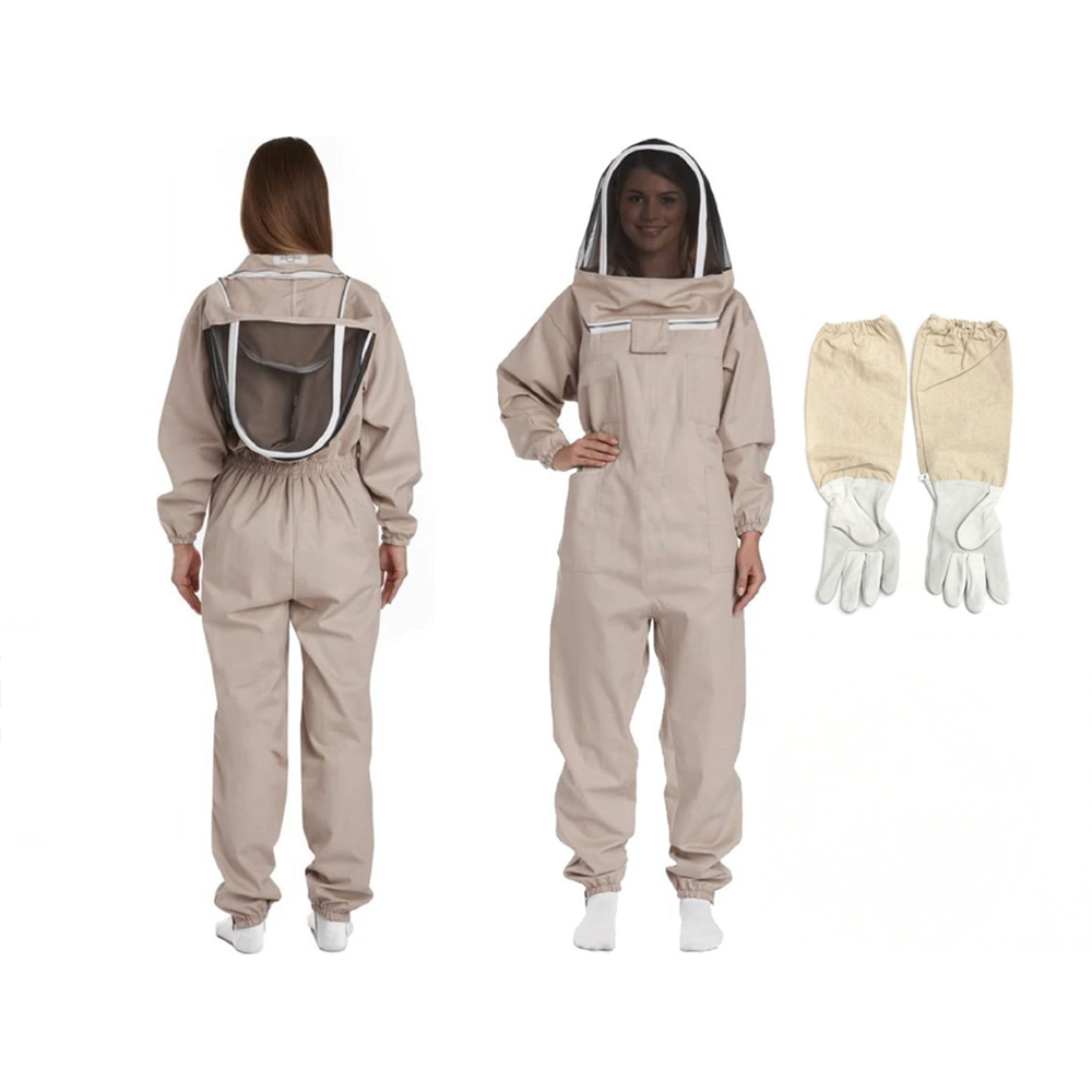 Beekeeping suit with reinforced sheep leather areas