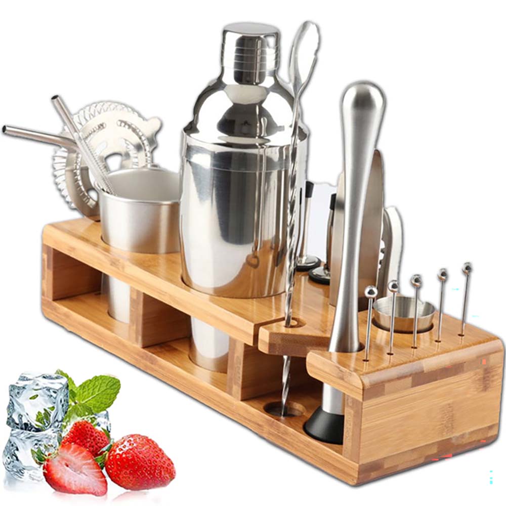 Cocktail shaker set with strainer and pourer spouts