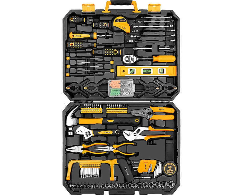 Tool set with measuring tape and clamps