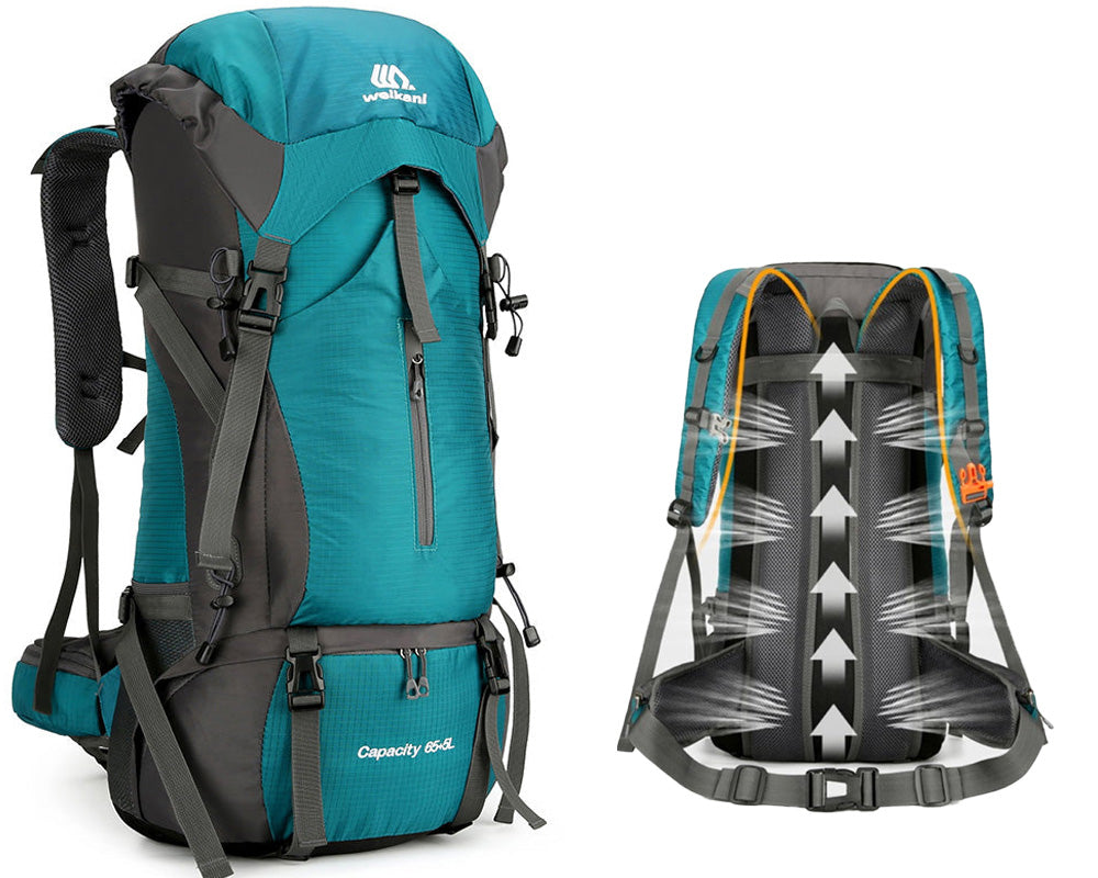 Tramping pack with rain cover attached