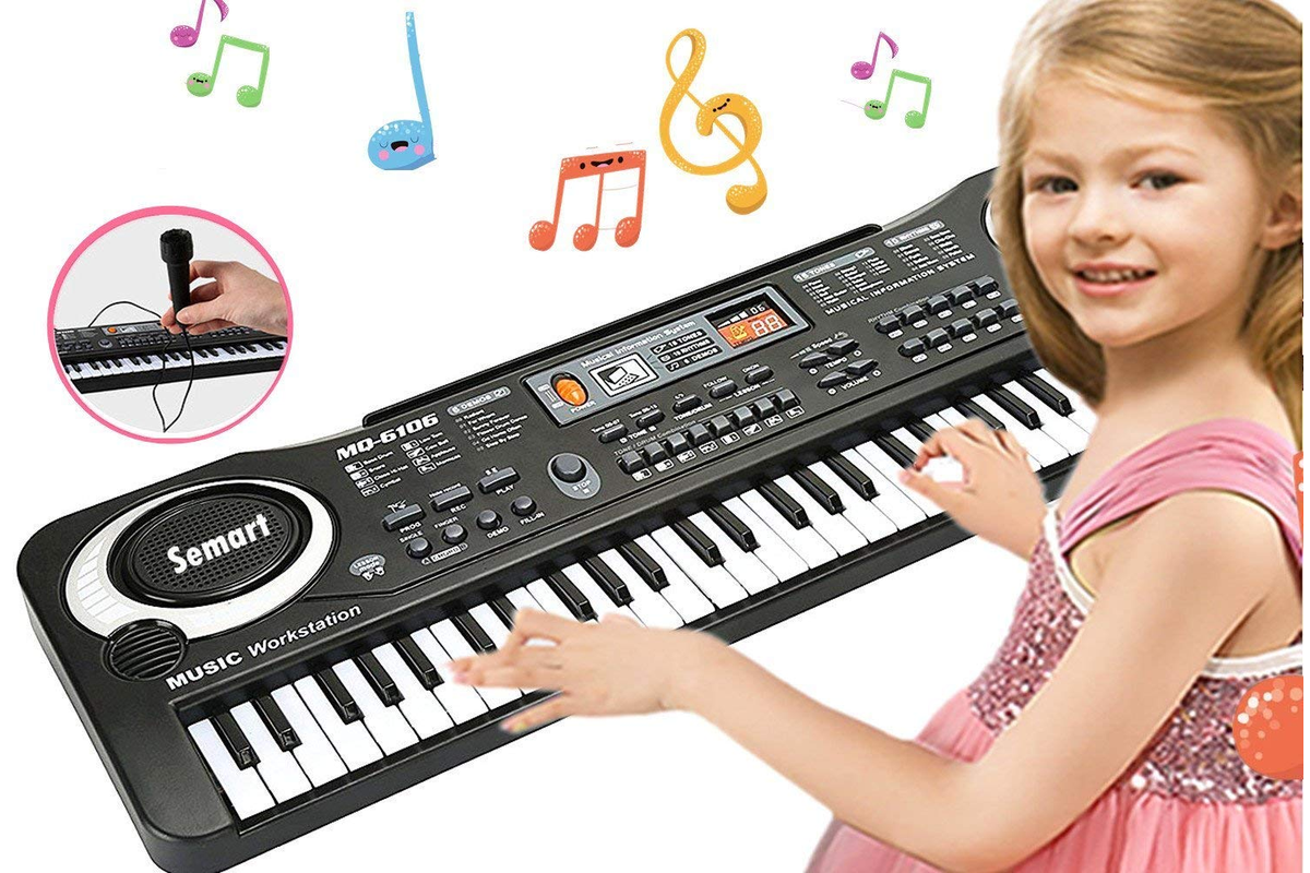 Keyboard piano with USB charging cable