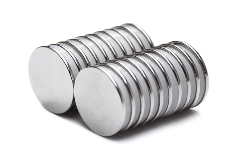 Neodymium magnets 20mm x 3mm arranged in rows
